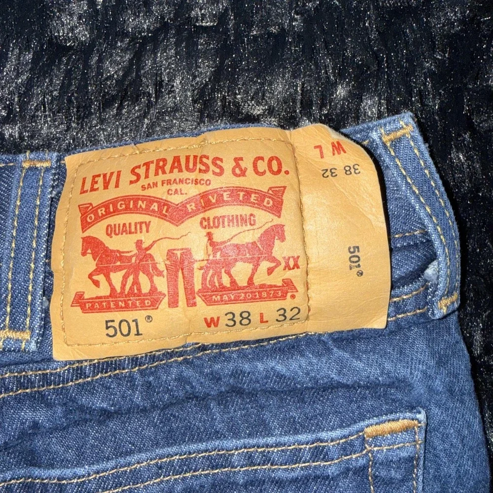 Levis 501 Jeans Mens 38x32 Blue‎ Button Fly Straight Leg Denim Waterless